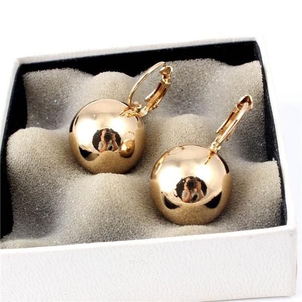 Spherical Pendant Earrings, Paired with Circular Ear Loops, Minimalist Eye-catching Jewelry, Suitable for Daily and Casual Wear
