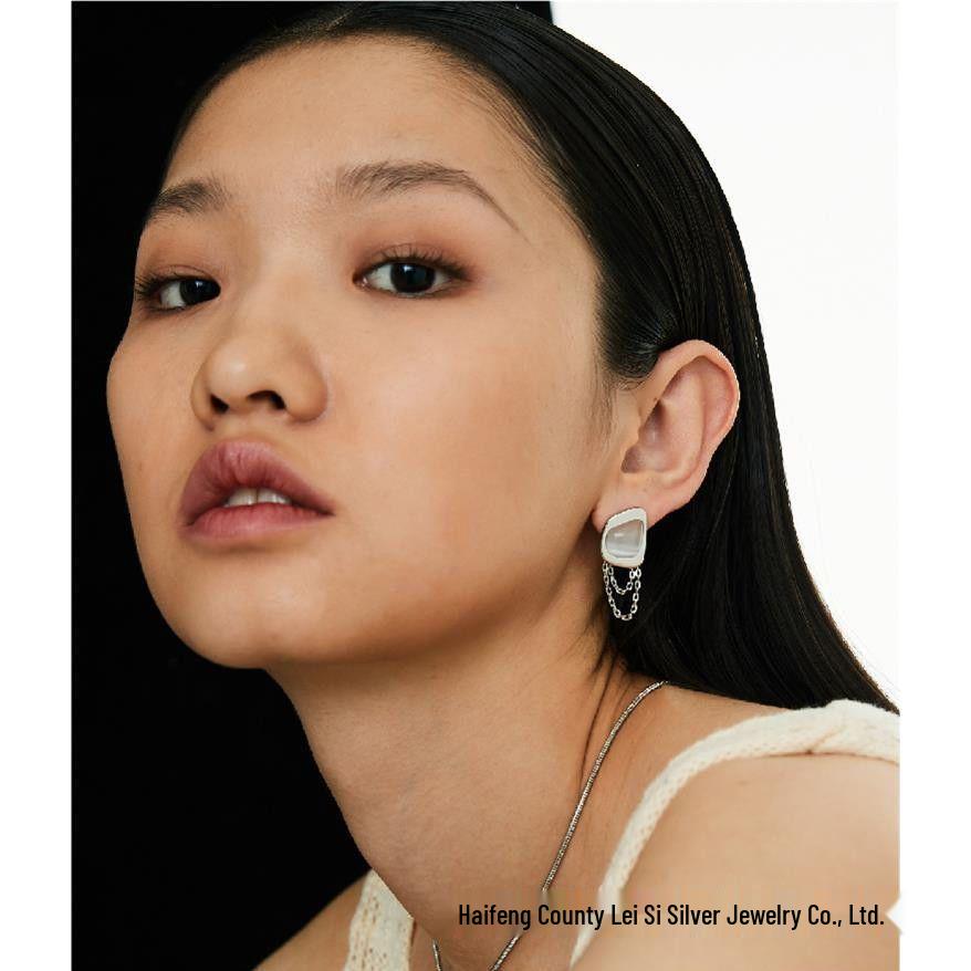 Doudou's Style Rupert Earrings: High-End Minimalist Studs with Trendy Design and Mother-of-Pearl.