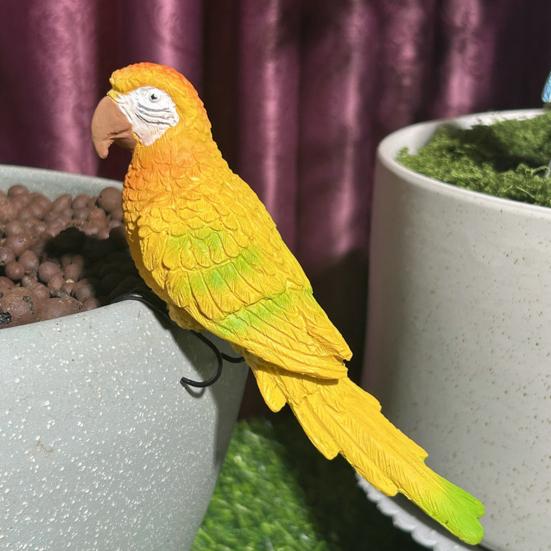 Bird Ornament Resin Scarlet Macaw Sculpture Realistic Lifelike Parrot Statue Waterproof Outdoor Garden Decoration