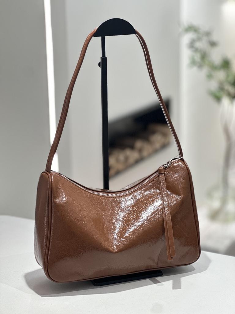 Oil wax cowhide large-capacity underarm small square bag women's 2025 new spring and summer women's casual versatile single shoulder crossbody