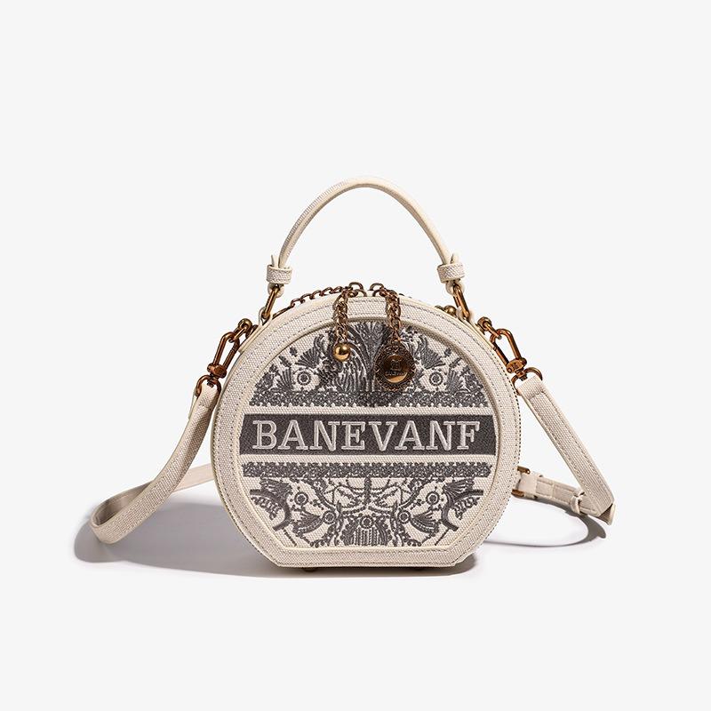

Hvauen light luxury high-end small round bag women s spring and summer new messenger bag