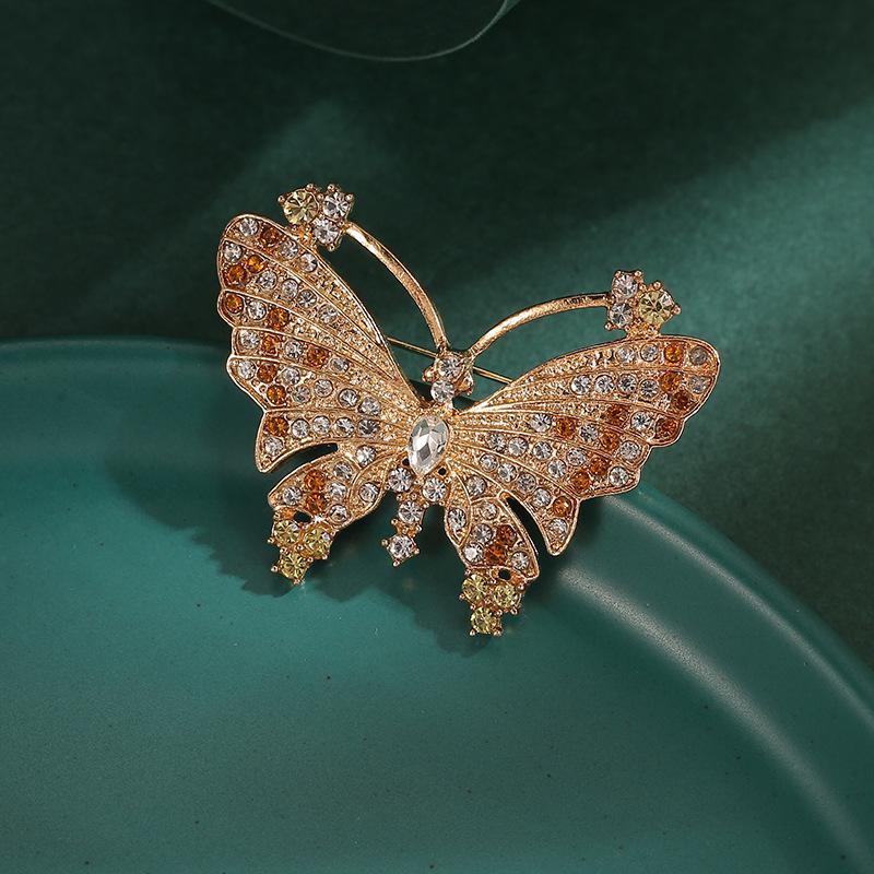Elegante Schmetterlingsbrosche mit Perle – Damen-Modeschmuck-Anstecknadel von hoher Qualität