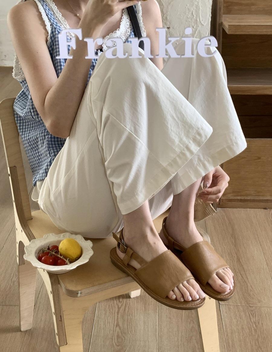 

2025 summer new soft leather French round head sandals British style soft bottom flat bottom buckle simple sandals 39 абрикосовий