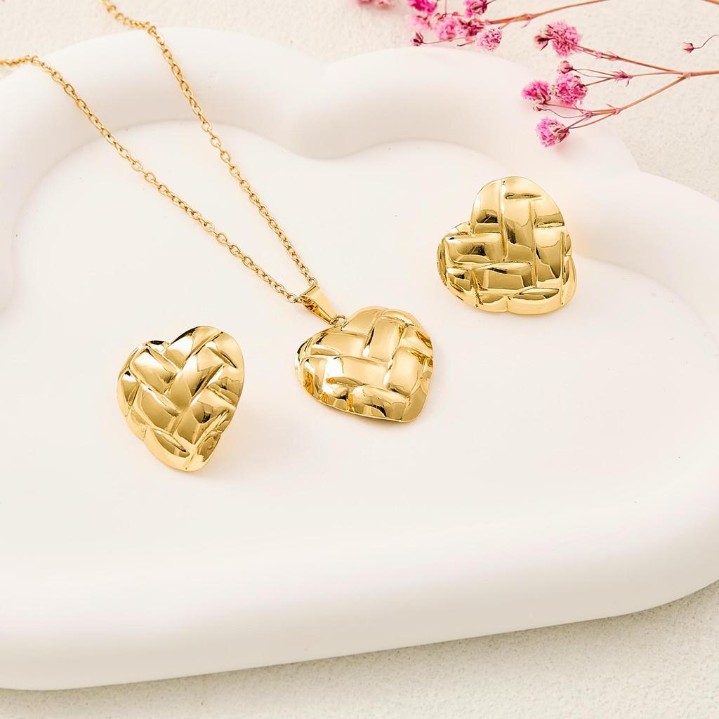Elegant Women's Luxury Heart Pendant Necklace Set - Stainless Steel Chain
