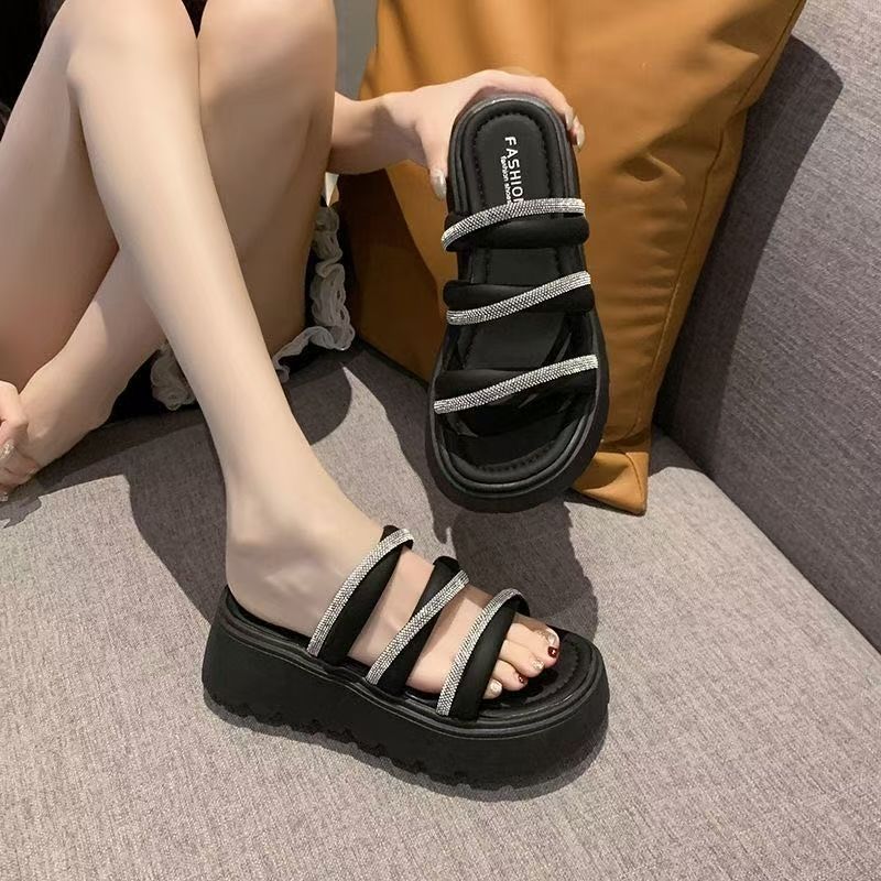 One word with casual flat bottom sandals tide ins2025 summer new popular outer wear round head rhinestone thick bottom slippers