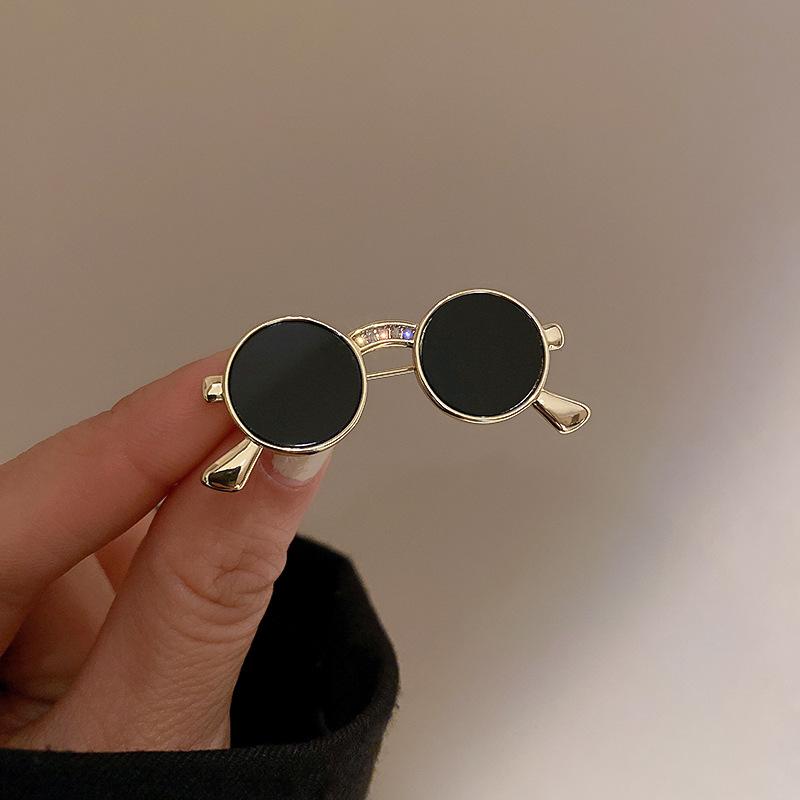 

Retro Fashion Punk Liquid Butterfly Pendant Chain Tassel Pin Brooch Women Men Suits Dress Silver Color Pin Brooch Jewelry