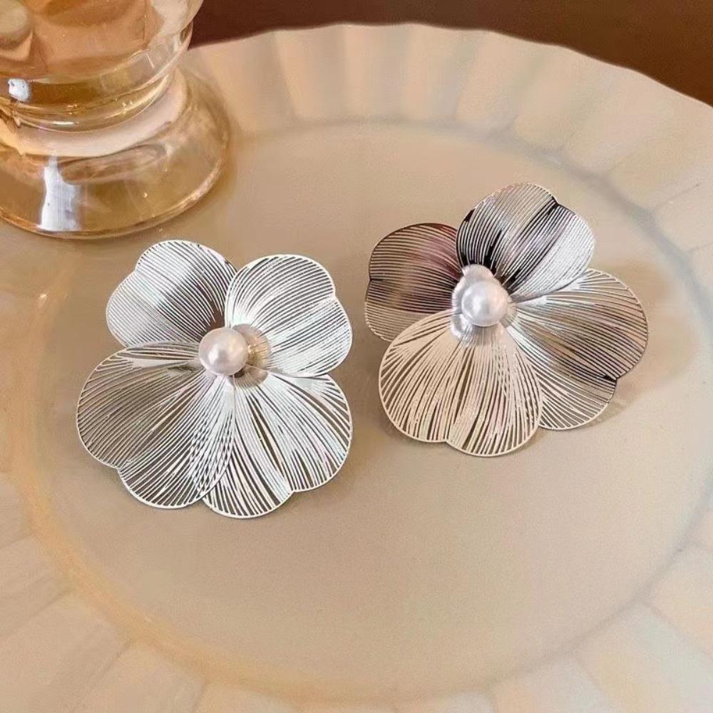 Romantic Elegant Hollow Flower Earrings Simple Daily Accessories