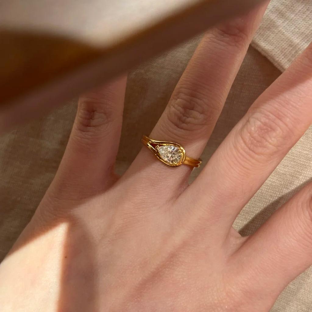 Simple Cold Feeling Water Drop Ring, High Sense Light Luxury Giant Flash Diamond Ring, Jewelry Niche Design Horseshoe Ring Woman