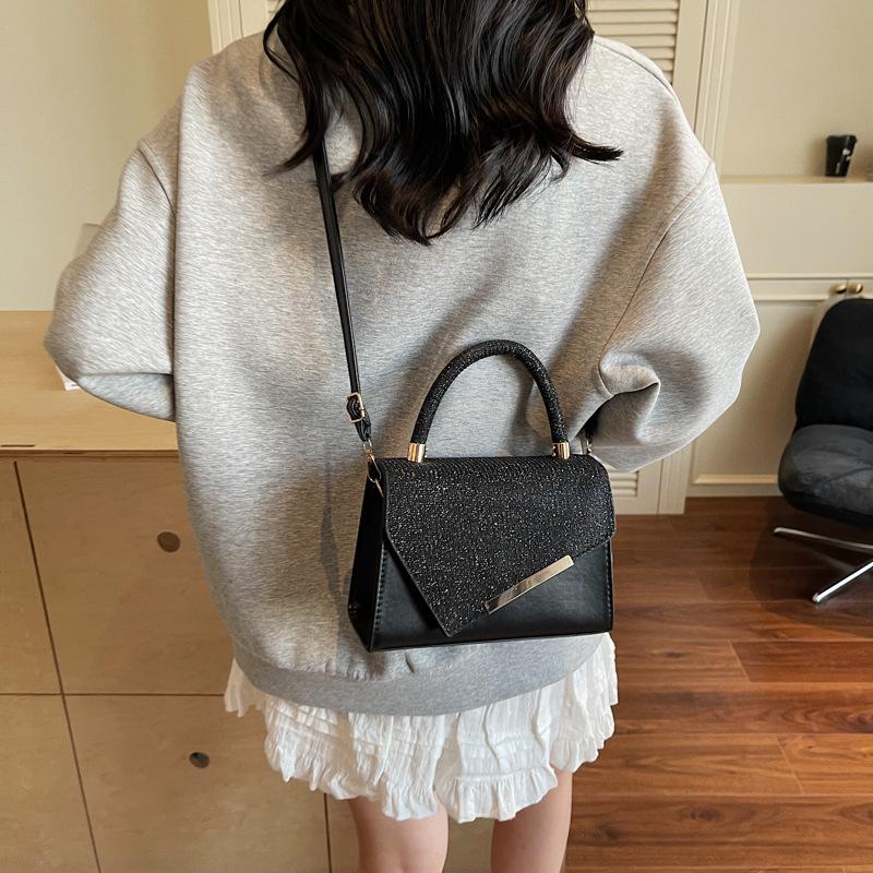 Niche Design Portable Small Square Bag Women's 2025 Summer New Fashion Literary Bright Diamond Shoulder Bag Foreign Style Messenger Bag