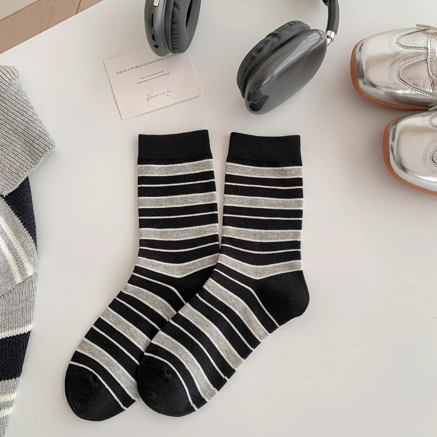 

Женские весенне-осенние носки-трубы из бесшовного хлопка в стиле колледжа 1 pair чёрный