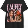 Maglietta Retro Laufey, Maglietta Musicale Unisex Laufey, Merchandising Laufey, Felpa Tour Laufey, Poster Laufey, Maglietta Musicale Laufey, Magliette Grafiche Laufey