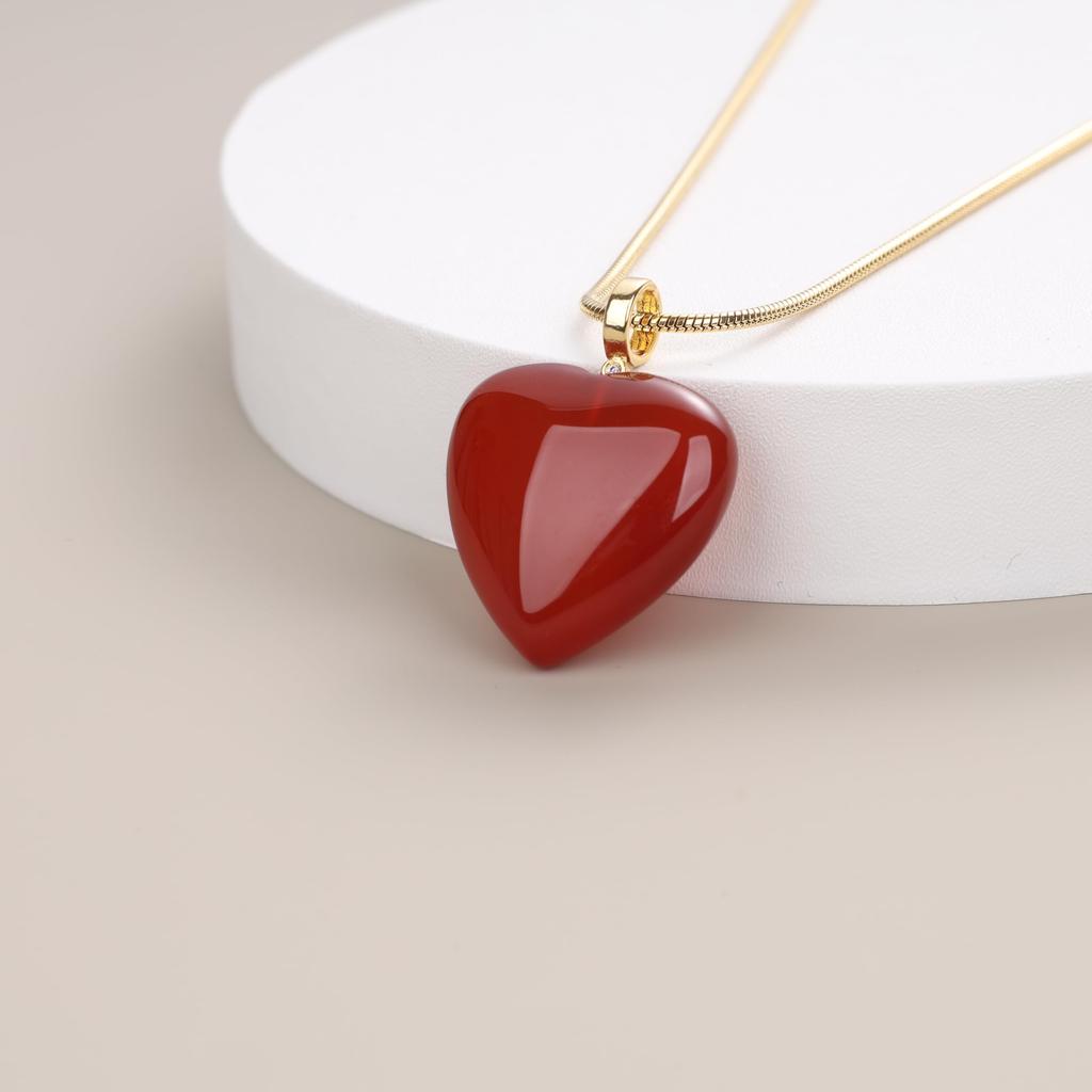 Naszyjnik z karneolu w kształcie serca i amuletem na szczęście dla kobiet [Coai]