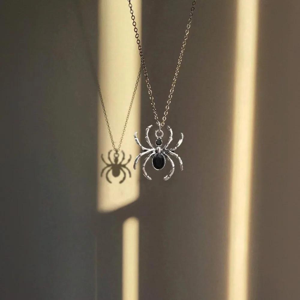 Black Spider Pendant Necklace, Vintage Darkness Halloween Insect Necklace Exaggerated Large Spider Jewelry for Women Man