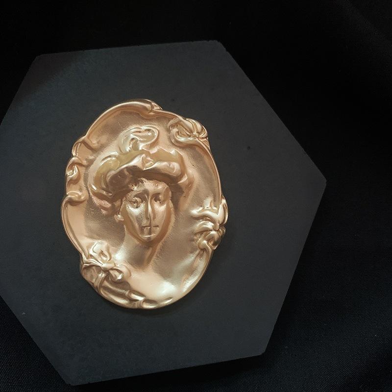 Thousands Of People, Avatar Brooch, Golden Face Mask, Relief Corsage, Niche High-End Pin Accessories