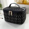2025 Nova Bolsa Feminina Estilo Tricô Necessaire Portátil Portátil Portátil Necessaire de Maquiagem Moderna Bolsa Grande de Armazenamento