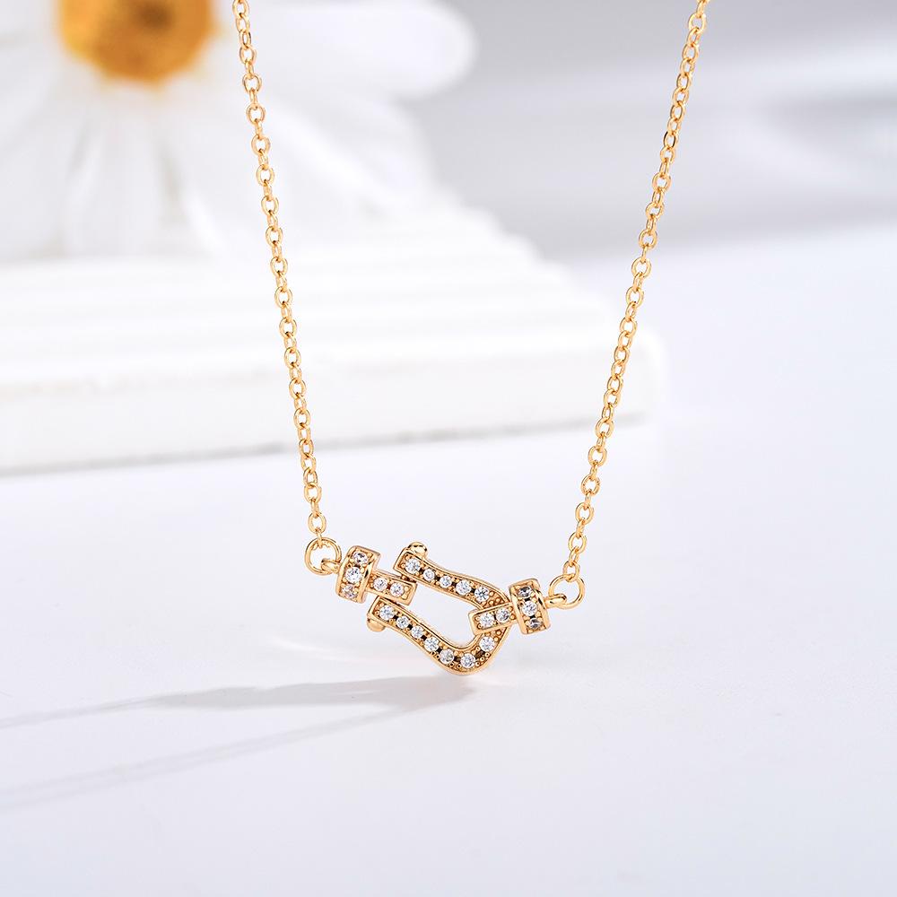New full diamond horseshoe buckle necklace niche ins wind collarbone chain