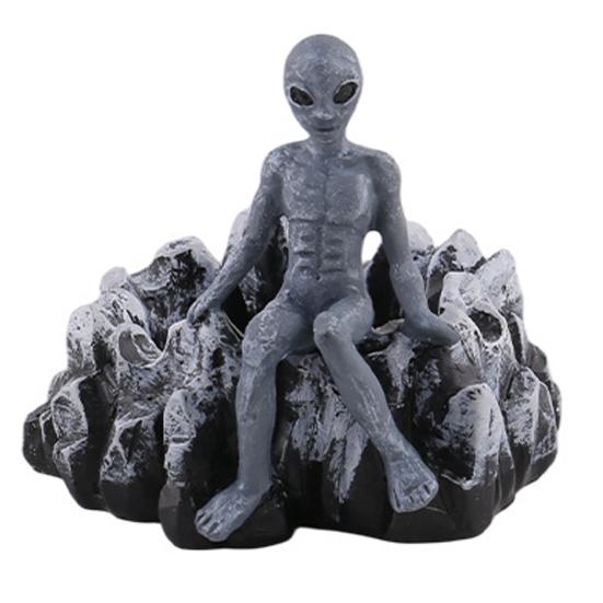 Desktop Ashtray Halloween Skeleton Resin Ashtray, Heat-resistant Gothic Ash Holder, Dark Aesthetic Aliens Decorative Tray for Home Office Outdoor