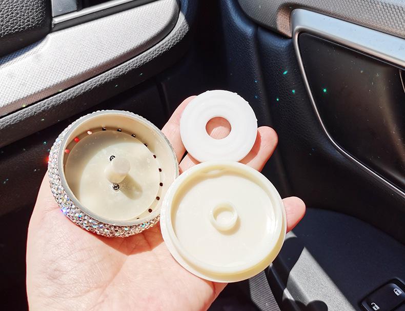 Creative Cartoon Bear Diamond-Studded Car Perfume Ornament - Solid Perfume Gift Decor