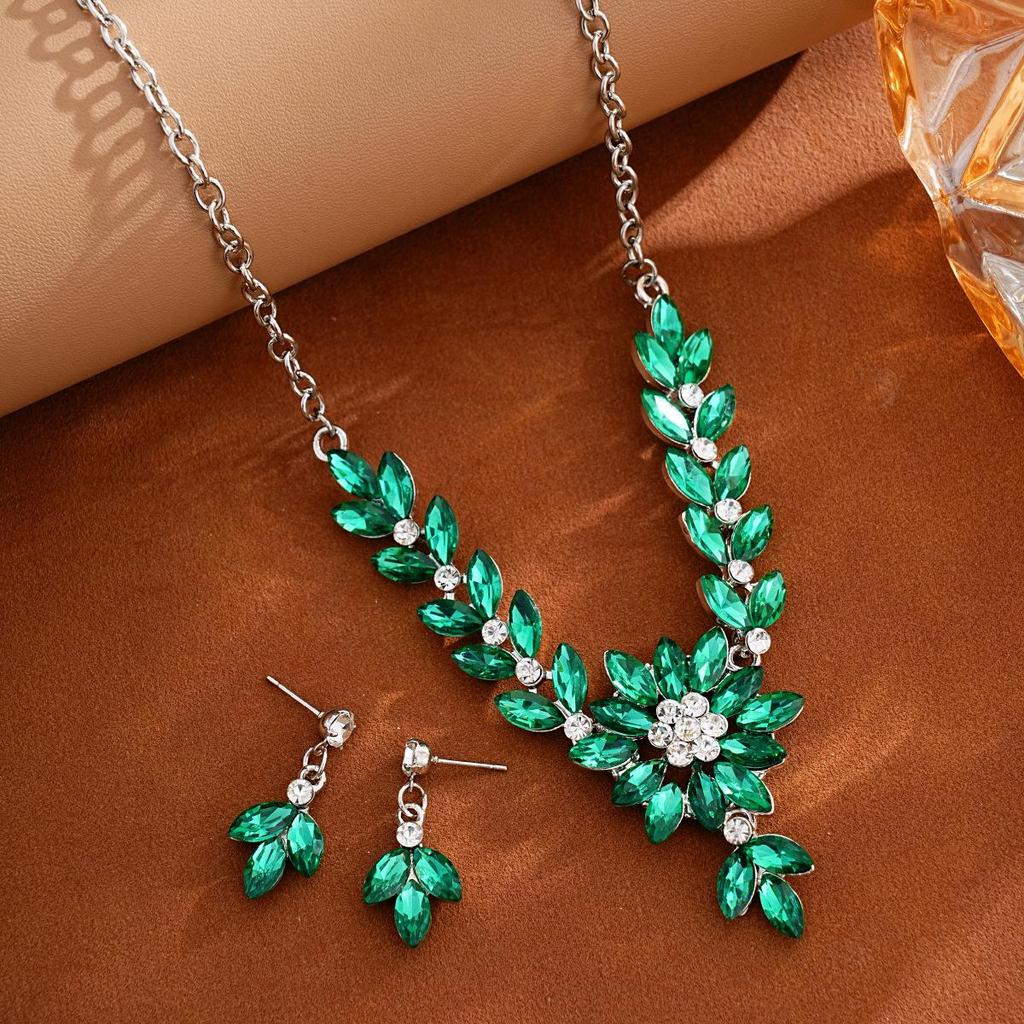 European & American High-Design Vintage Floral Necklace & Earrings Bridal Set