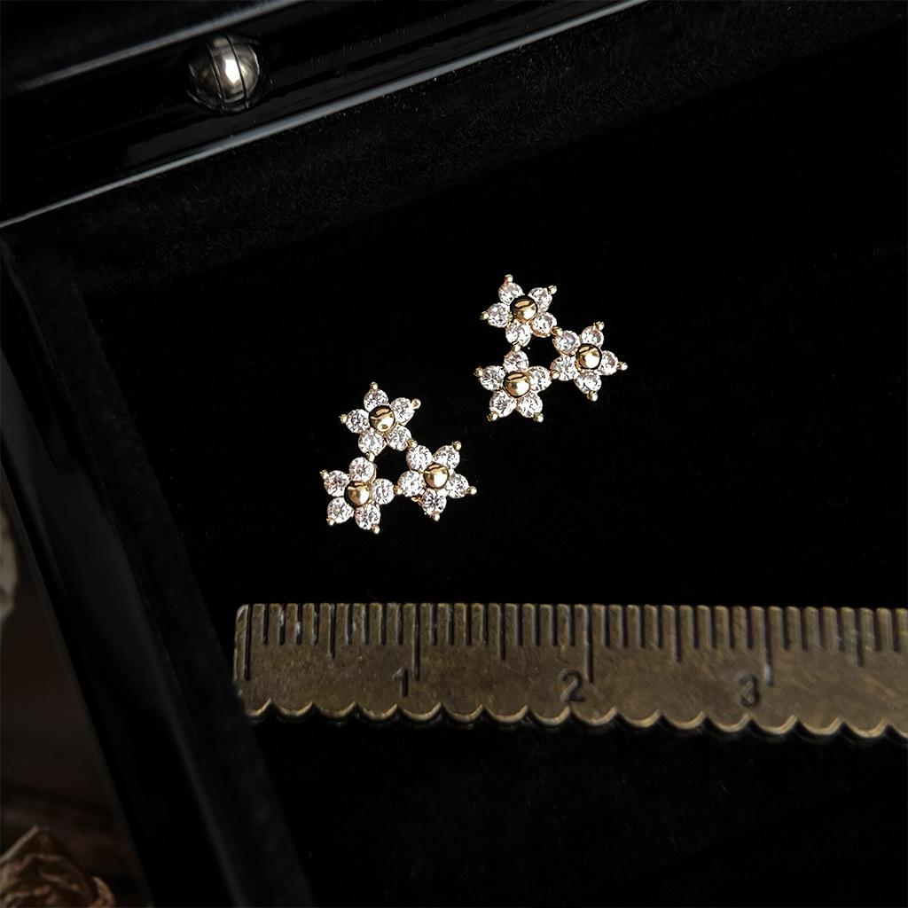 

Medieval full of zircon flower stud earrings commuter temperament earrings small earrings