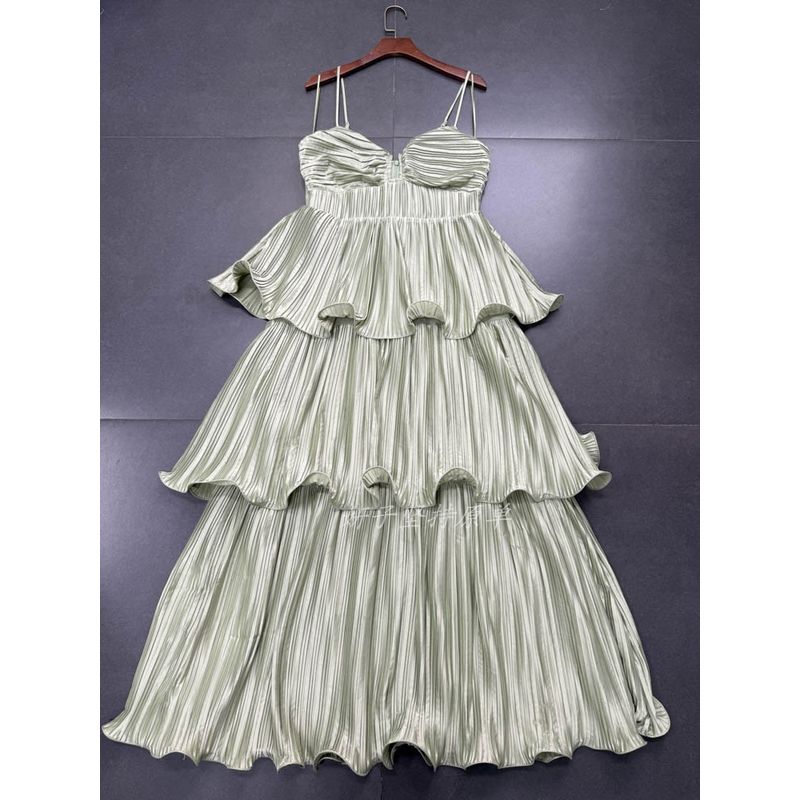 

Yanzijia Foreign Trade Order A * R Purple Green Heavy Industry Pleated Three-Dimensional Sling A Word Swing Dress Cocktail Dress