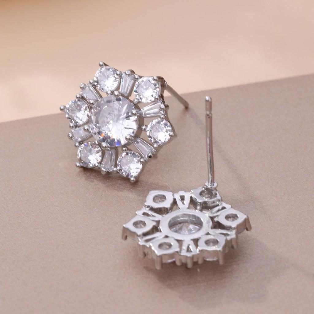 Korean-Japanese Style Zirconia Snowflake Flower Stud Earrings - Light Luxury Niche Design