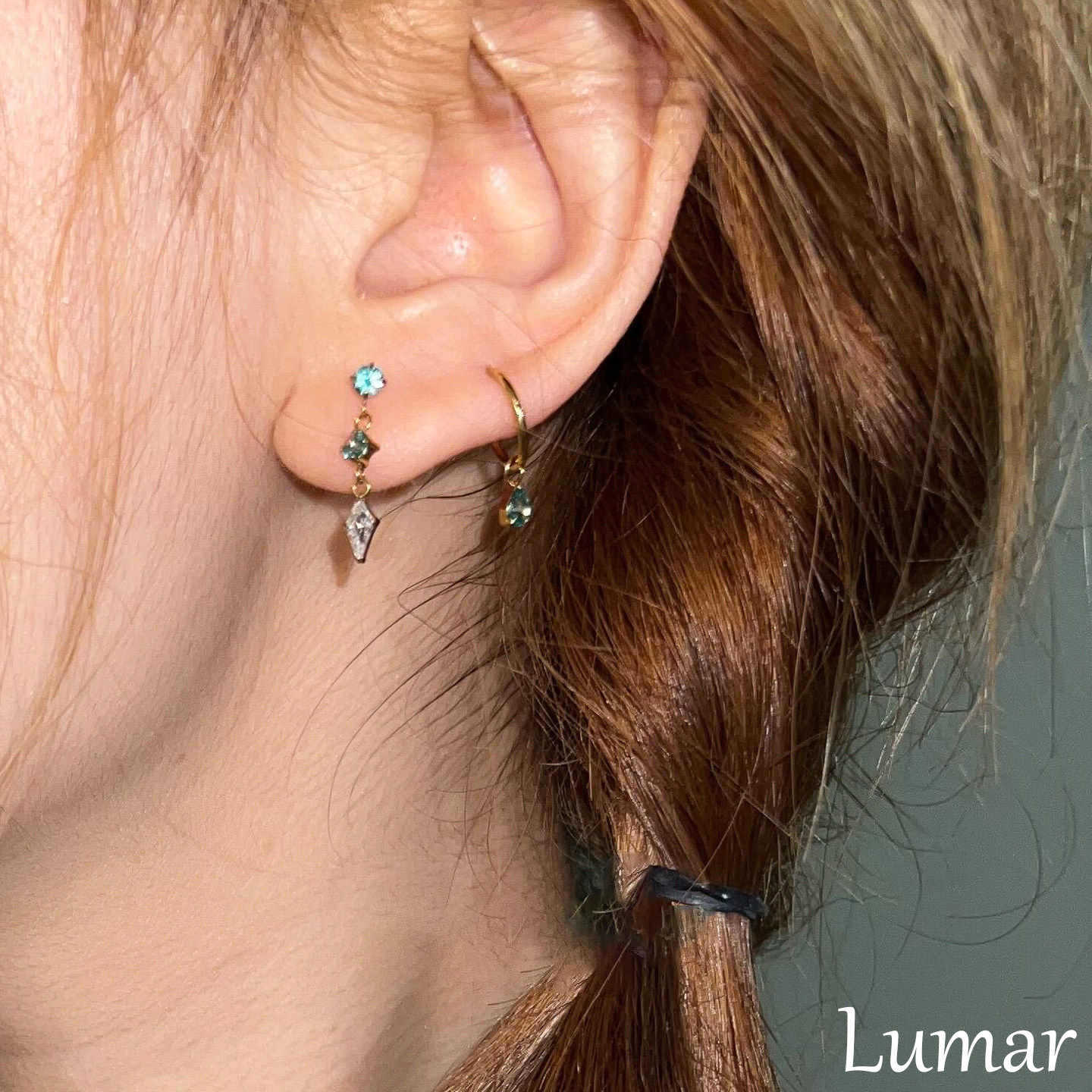 

Sweet pink flash diamond rhombus ear buckle women s new simple, small and high-end earrings, unique and beautiful earrings.
