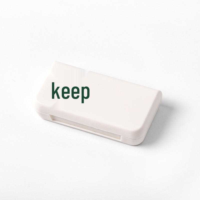 

Компактный дорожный органайзер для таблеток с тремя отделениями