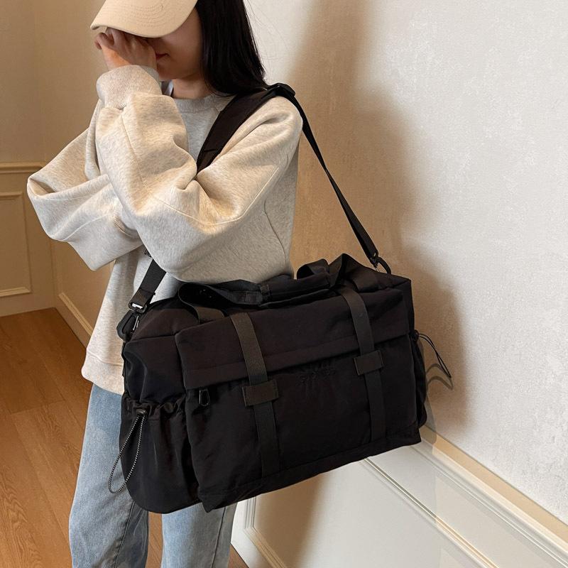 New large-capacity sports fitness bag, light and casual shoulder yoga bag, women's business trip storage bag, portable travel bag