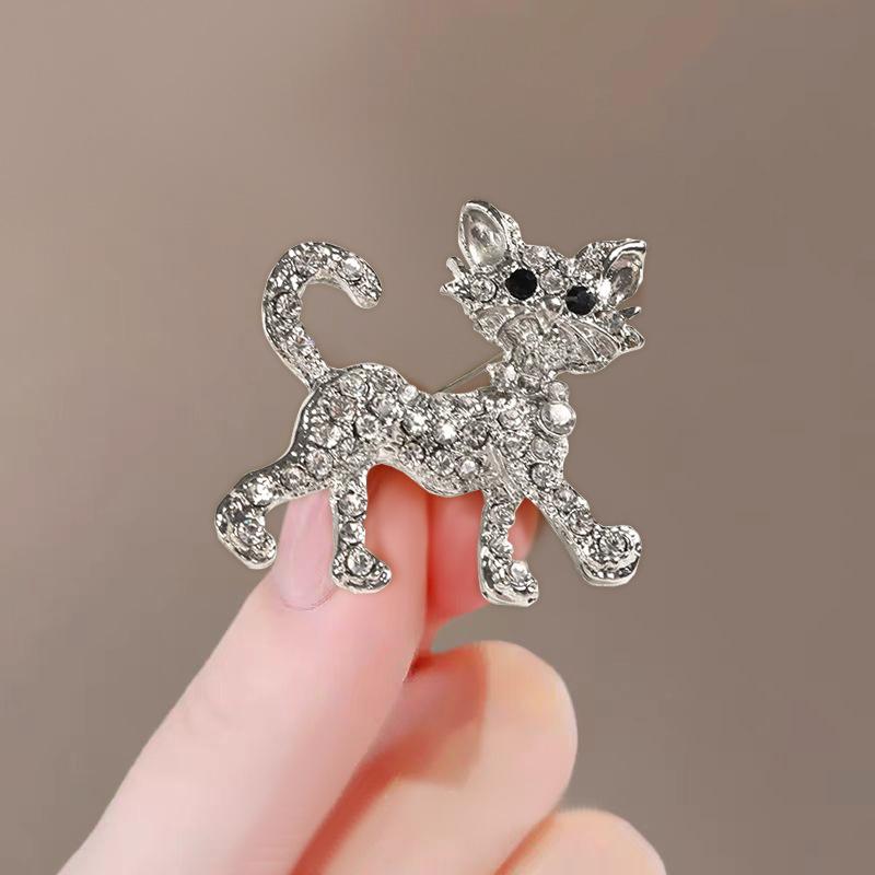 Wave Sunflower Diamond Brooch: Cute, High-End, Versatile Decorative Jewelry Pin