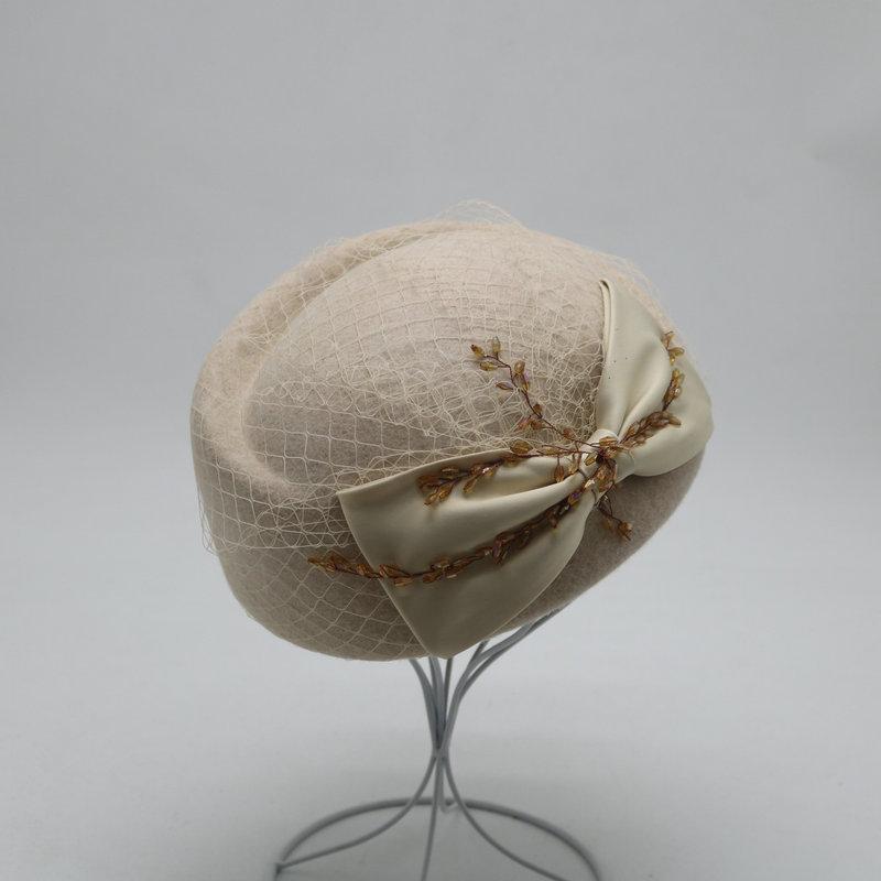 Beretă de lână cu plasă franceză de lux Pălărie de stewardesă elegantă cu arc cu strass pentru doamnă Pălărie de top de curtezană de epocă de modă