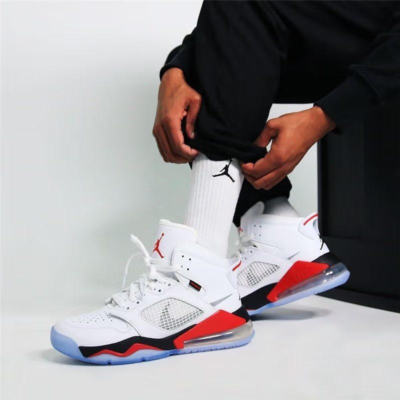 Jordan Mars 270 White Fire Red GS BQ6508-100
