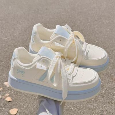Chaussures de planche polyvalentes de niche nouvel automne avec jupe chaussures de pain style sportif décontracté chaussures blanches pour femmes