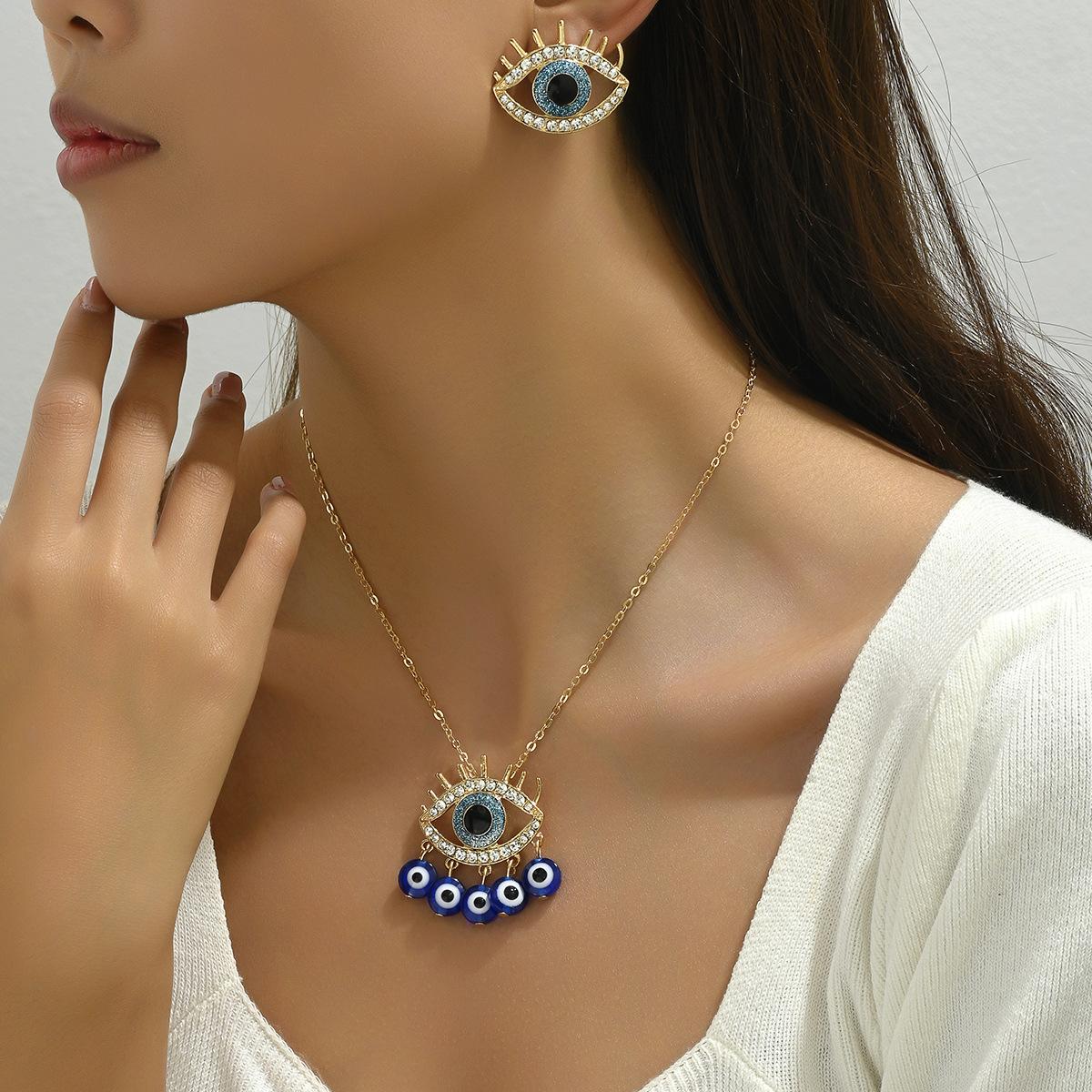 

Универсальный комплект из женских серег в стиле хип-хоп с ожерельем, индивидуальный дизайн с бриллиантами в виде глаза дьявола, серьги-гвоздики с цепочкой на ключицу