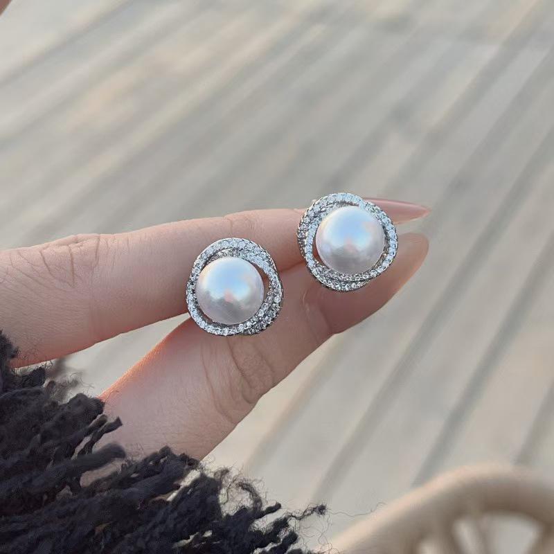Exquisite 5A Grade Natural Freshwater Pearl Stud Earrings with Intertwined Double Rings and Diamond Setting for Women