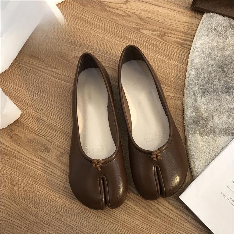 

Повседневные женские лоферы слипоны кожаные плоские удобные дышащие с разделителем для пальцев 40 коричневый