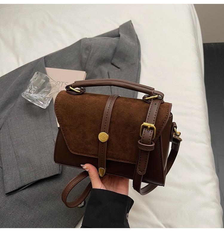 Portable small bag women 2025 new retro high-end small square bag large capacity shoulder messenger bag