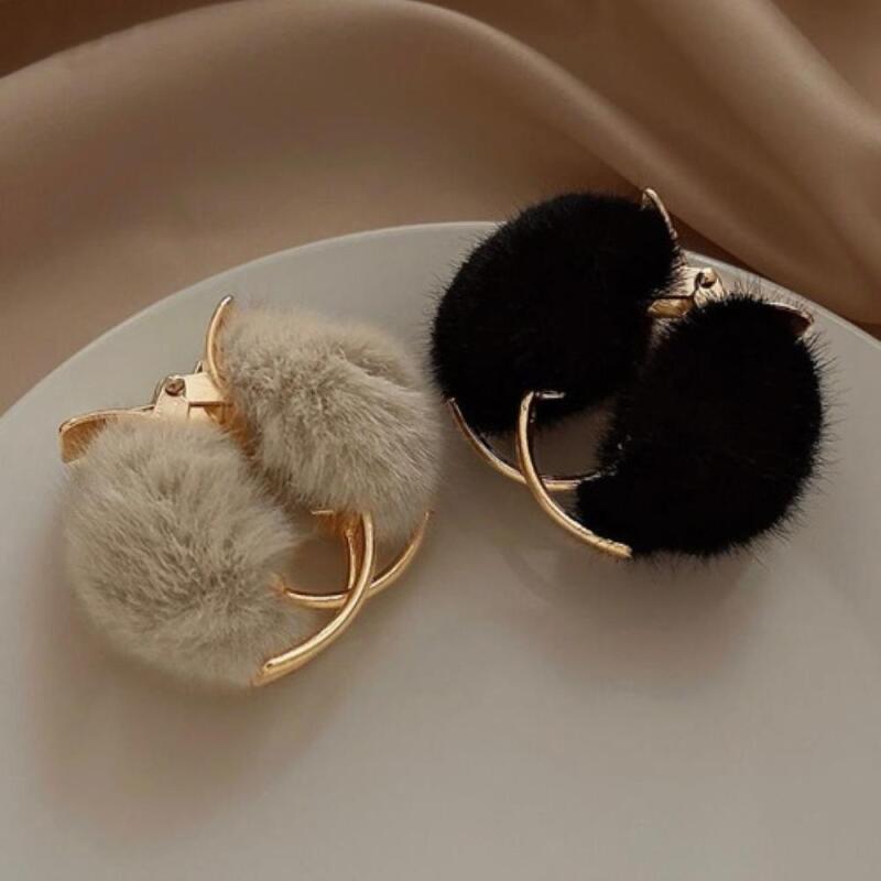 Women s Fall/Winter Luxury Mink Pom-Pom 2-Piece Set CD7729_Beige+Black