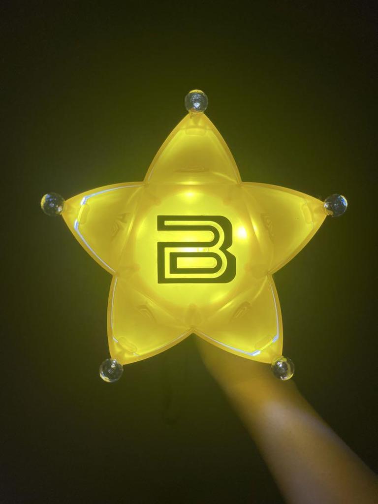 [USED] BIGBANG Korean Official Light Stick Ver.3 with Cylindrical Box and Strap