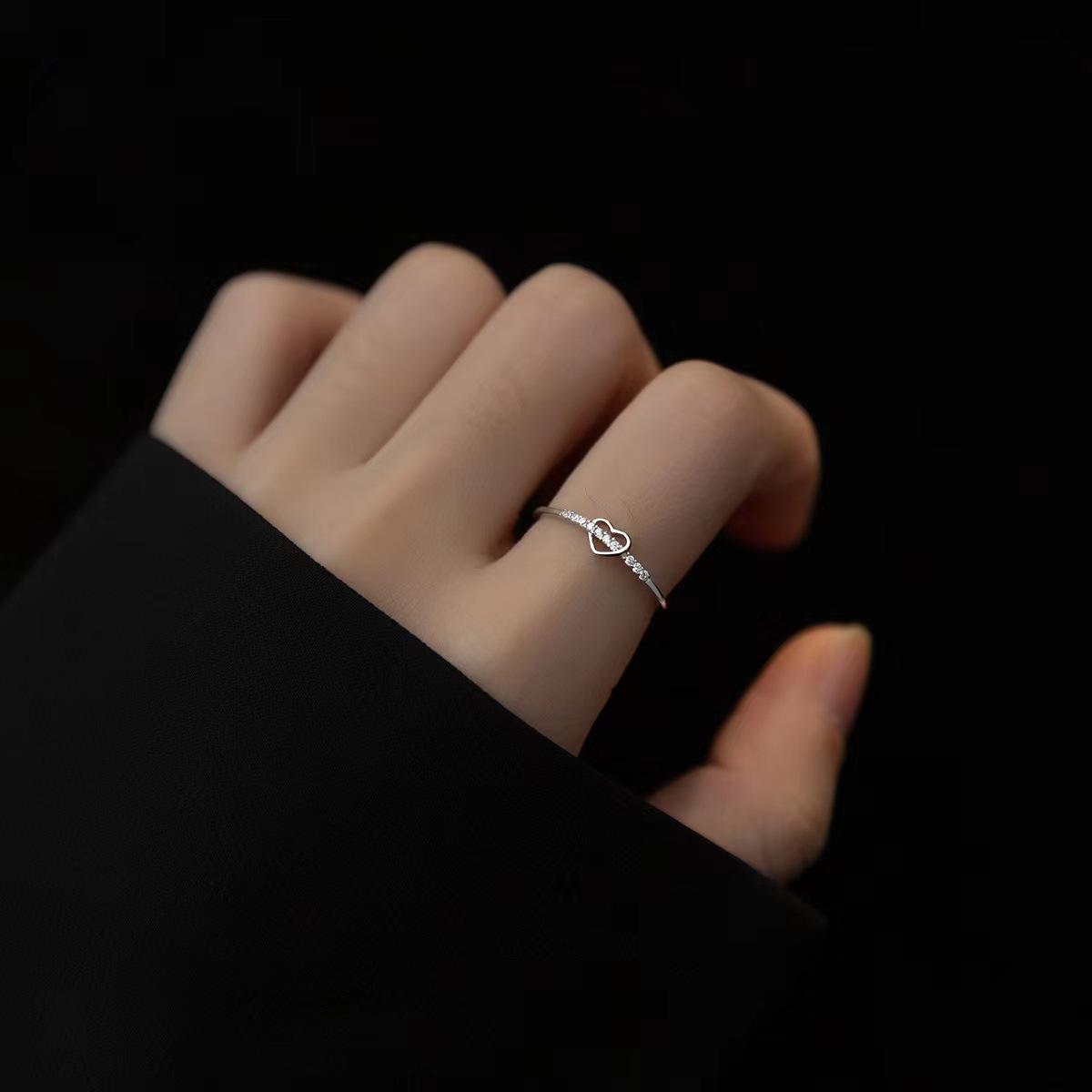 Elegant Hollow Heart Adjustable Ring for Women - Fashionable, Versatile, and Luxury Design