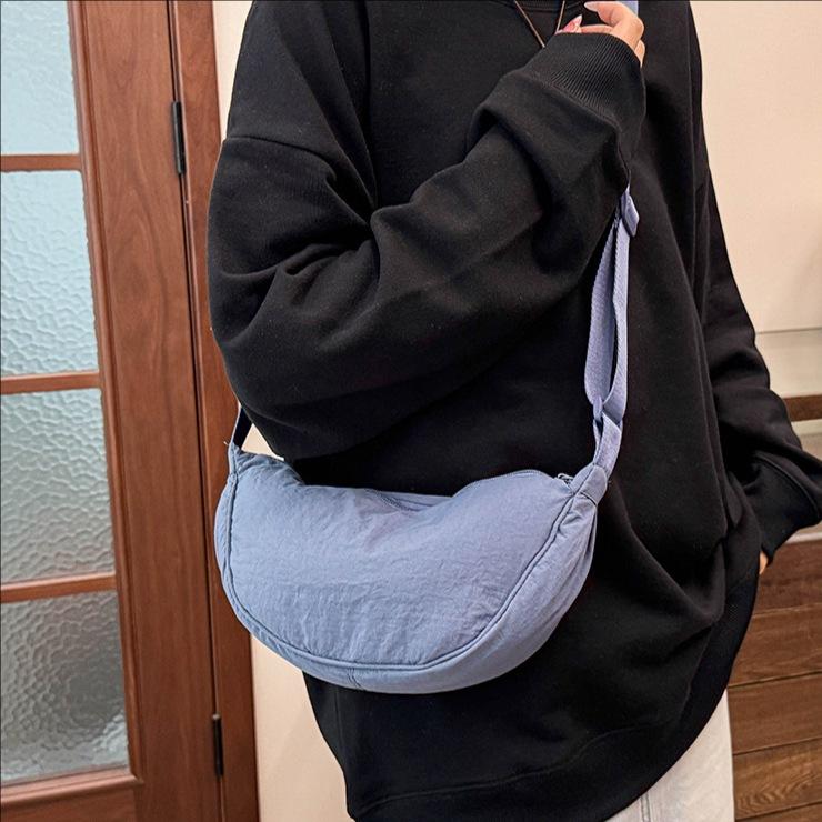 Nylon dumpling bag autumn and winter new casual shoulder bag commuter bag messenger bag women
