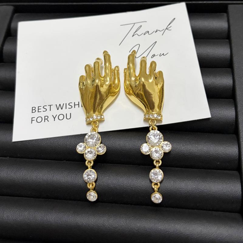 Vintage Creative Hand Shape Dangle Earrings For Women Fashion Gothic Jewelry Crystal Tassel Pendant Earrings Accessory Gift