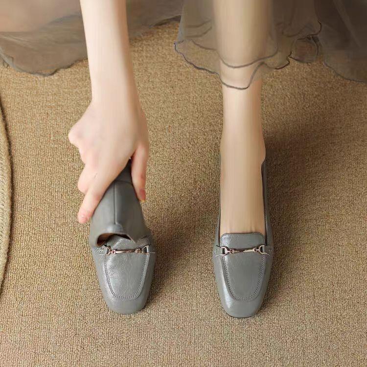 

Leather pedal soft leather loafers British leather shoes women s middle school 2025 new spring and autumn women s shoes square head single shoes 35