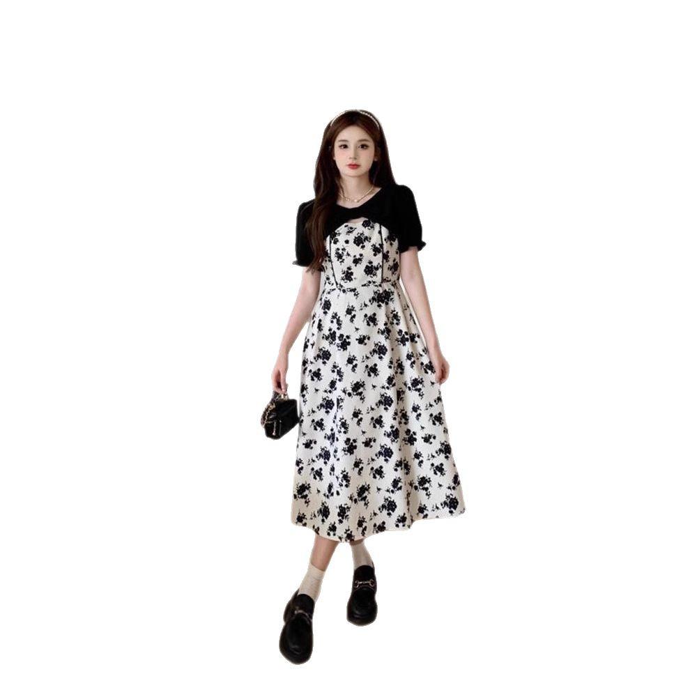 2025 French Retro Floral Two-Piece Dress: Slimming and Body-Shaping Summer Collection