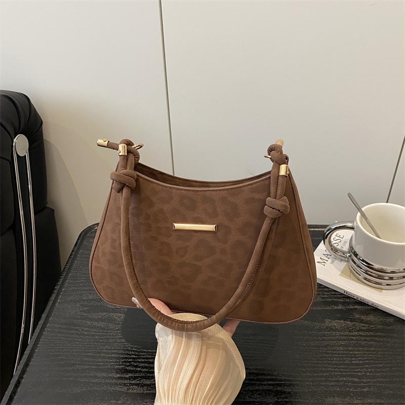 

Niche high-end sense versatile underarm bag women s new casual simple retro shoulder messenger bag