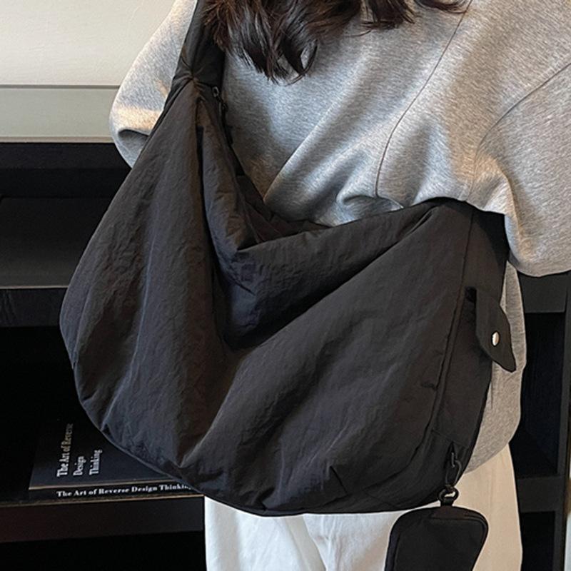 Relaxed Crossbody Bag for Women, Large-capacity Casual and Stylish Single-shoulder Bag, Commuting Dumpling Bag