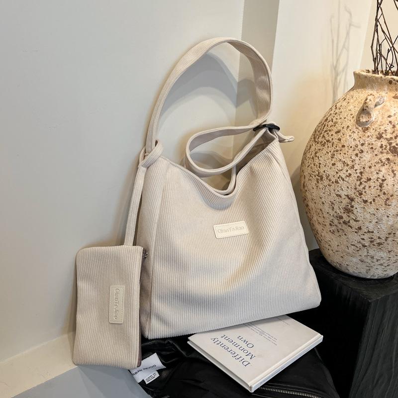 Spring and summer new Korean version solid color large capacity bag 2025 new foreign style casual single shoulder simple solid color velvet cloth bag