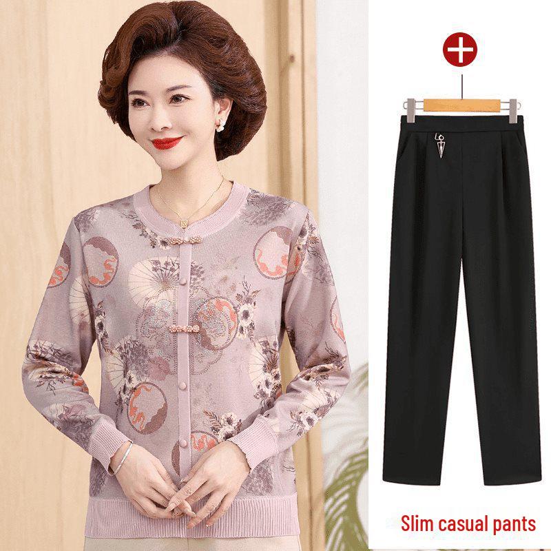 Herbststrickware für Frauen mittleren Alters: Schicker Pullover im neuen Stil