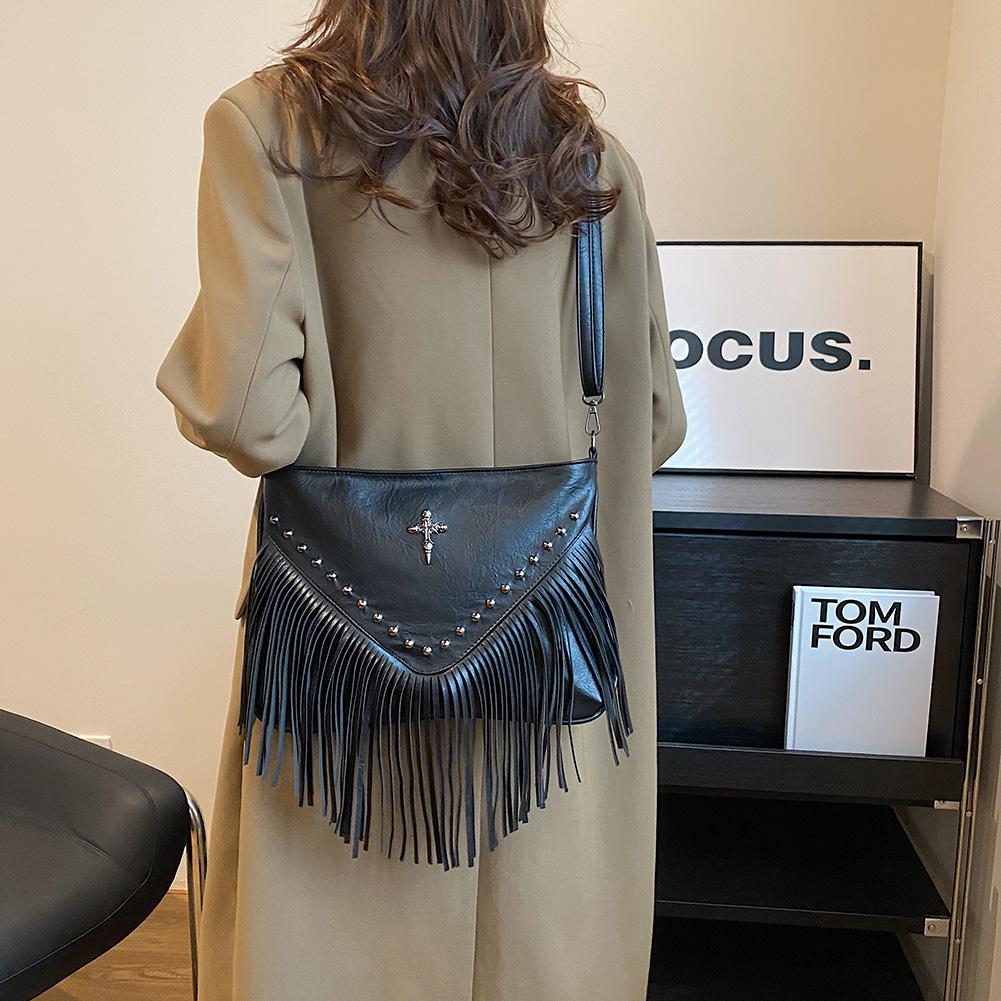 Women PU Fashionable Crossbody Bag Large Capacity Rivet Fringe Tassel Bag Adjustable Strap Tassel Hobo Bag for Party Vacation