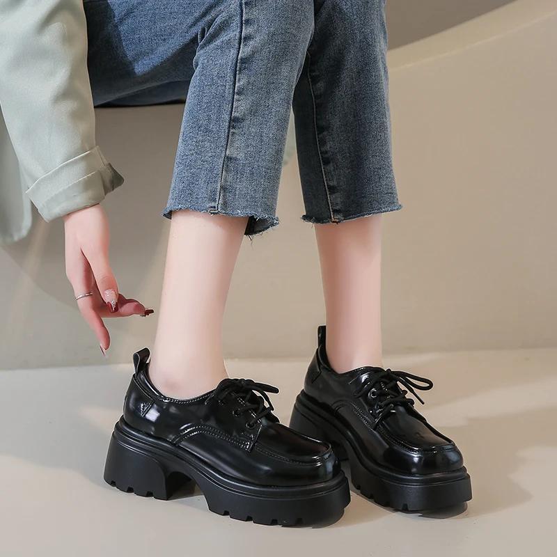 Mode Lackleder Plateau Slipper Damen 2024 Preppy Stil Schnürschuhe Oxford Schuhe Lässige Damen Schwarze Schuhe mit dicker Sohle Weiblich